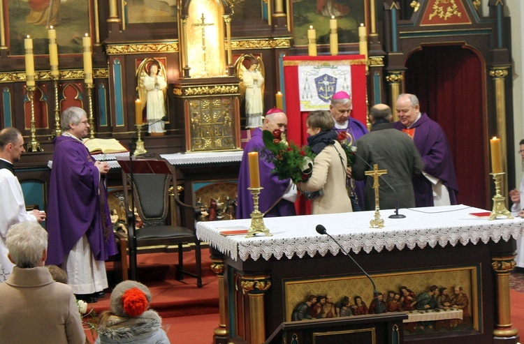 Podziękowanie bp. Andrzejowi Iwaneckiemu 