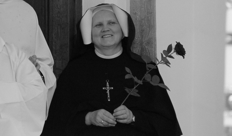 Siostra Benita podczas uroczystego wprowadzenia relikwii św. Rity do parafii Miłosierdzia Bożego i św. s. Faustyny przy ul. Żytniej