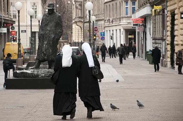 Dziennik watykański o wyzyskiwaniu sióstr zakonnych w Kościele