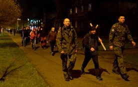 Uczestnicy EDK na trasę zabierają krzyże
