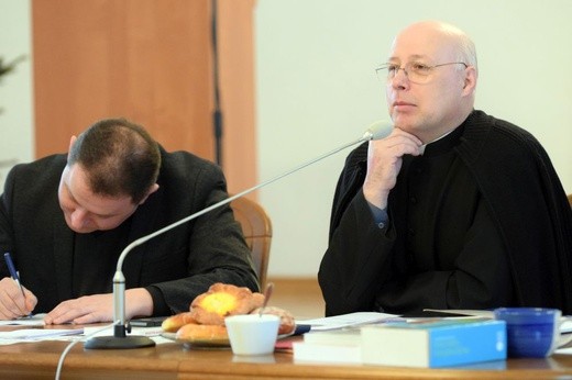 Od prawej: ks. Marek Korgul i ks. Damian Mroczkowski z wydziału katechetycznego