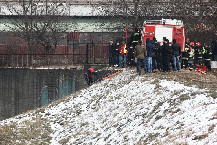 Akcja służb w rejonie stopnia Dąbie