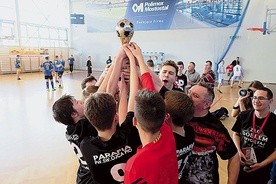 Radość ze zdobytego trofeum zawsze jest ogromna.