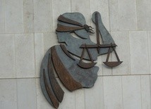 Irlandzki sąd chce spytać europejski trybunał o praworządność w Polsce