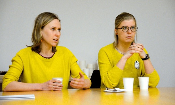 Magda (z lewej) i Inez dzieliły się swoim doświadczeniem i odpowiadały na pytania społeczników z „Zupy w Opolu”.