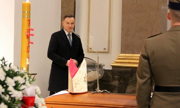 Prezydent Andrzej Duda w ciepłych słowach żegnał abp Galla i prosił go o wstawiennictwo u Boga za Ojczyzną i polskimi żołnierzami
