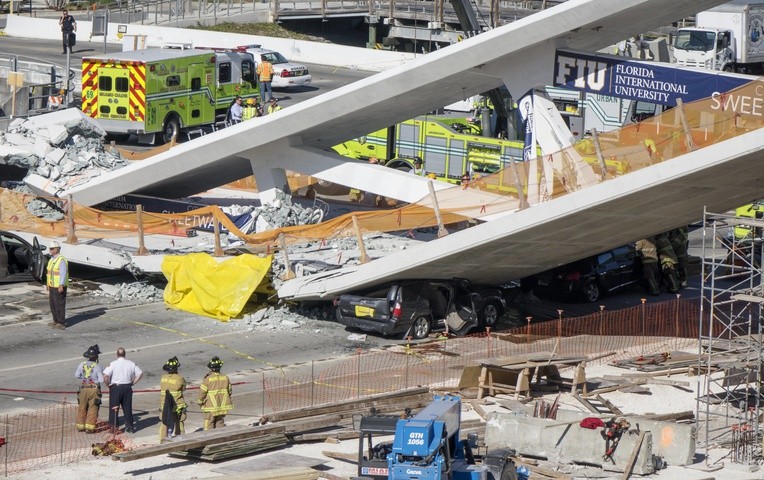 Zawalił się most na Florydzie - są ofiary śmiertelne