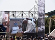 Papież wśród  chorych dzieci