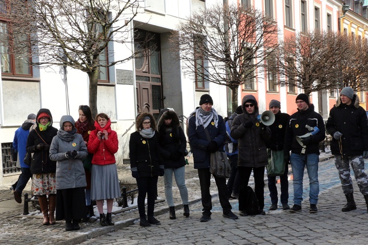 Pikieta zwolenników aborcji pod pałacem arcybiskupa