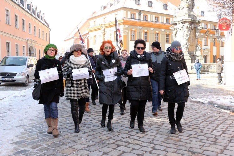 Pikieta zwolenników aborcji pod pałacem arcybiskupa