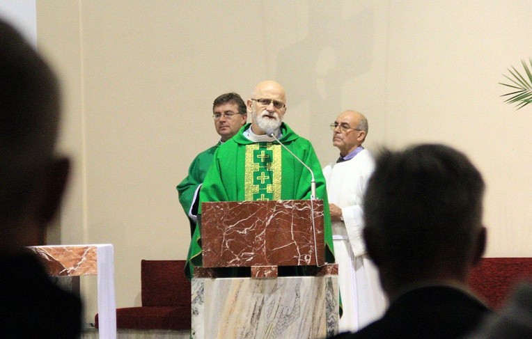 Ks. Marcin Marsollek podczas dnia skupienia w kościele w Opolu-Winowie