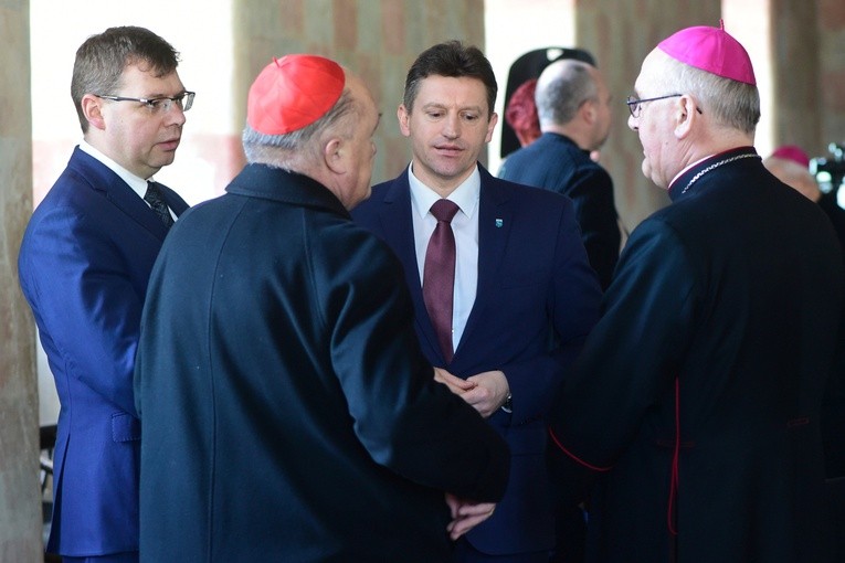 Odsłonięcie herbu abp. Józefa Górzyńskiego