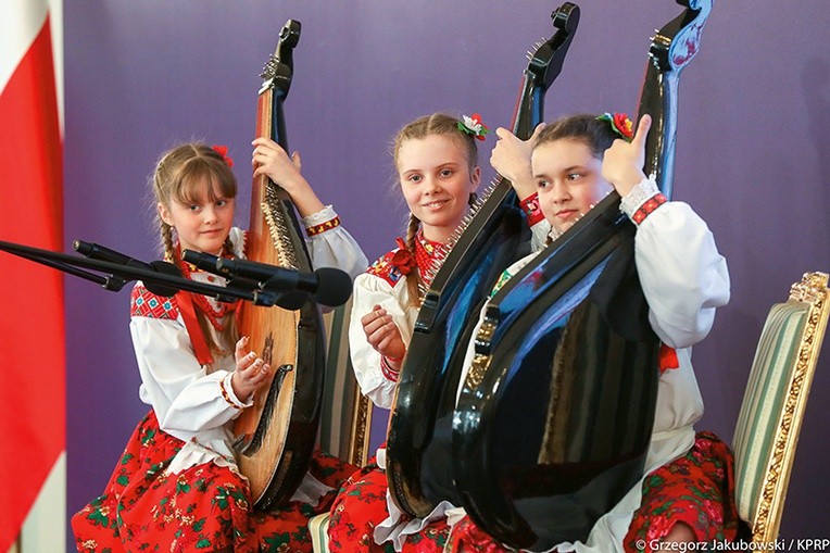 Występy m.in. dziecięcych polonijnych zespołów towarzyszyły podsumowaniu ostatniej Akcji Pomocy Polakom na Wschodzie 6 marca w Pałacu Prezydenckim.