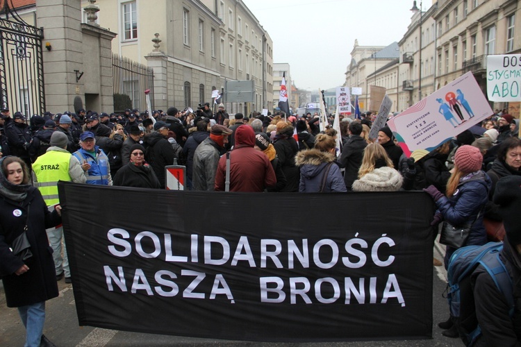 Biały i Czarny piątek w Warszawie