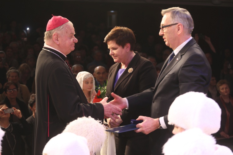 Jubilat bp Tadeusz Rakoczy odznaczony w Cieszynie