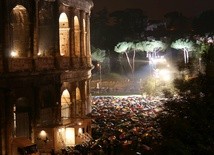 Bogata tradycja Drogi Krzyżowej w Koloseum