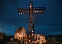 Droga Krzyżowa z udziałem papieża w Koloseum 
