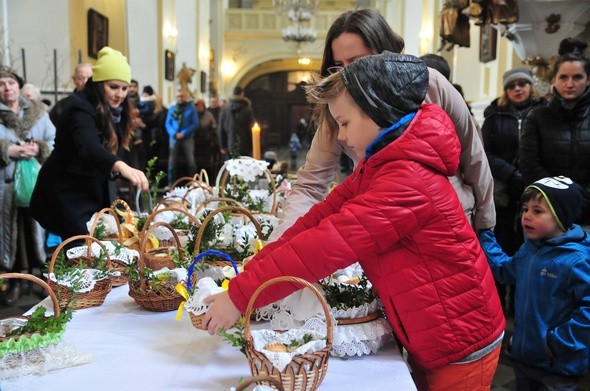 Symbolika święconki i tradycja śniadania wielkanocnego