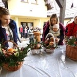 Triduum Paschalne w Bystrej - kolorowe pisanki i święconka