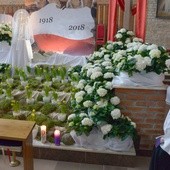 100. rocznica odzyskania niepodległości w Grobie Pańskim ustawionym w kościele pw. Podwyższenia Krzyża Świętego w Opocznie