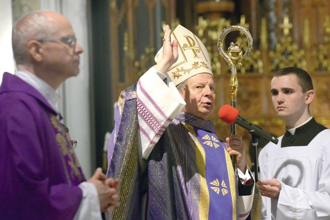 Wspólną modlitwę zakończyło błogosławieństwo, którego udzielił obecny, czwarty ordynariusz radomski.