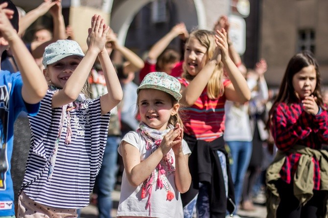 Olsztyn tańczy dla Jezusa!