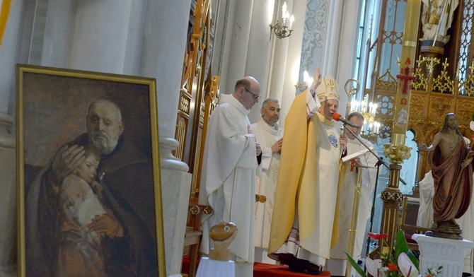 Peregrynację zakończyło końcowe błogosławieństwo przy obecności relikwii św. Brata Alberta