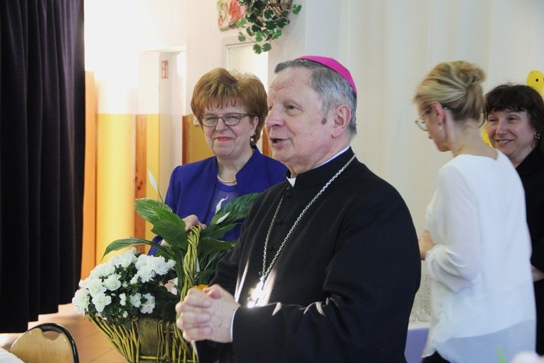 Bp. Henrykowi Tomasikowi za obecność dziękowała Lucyna Wiśniewska