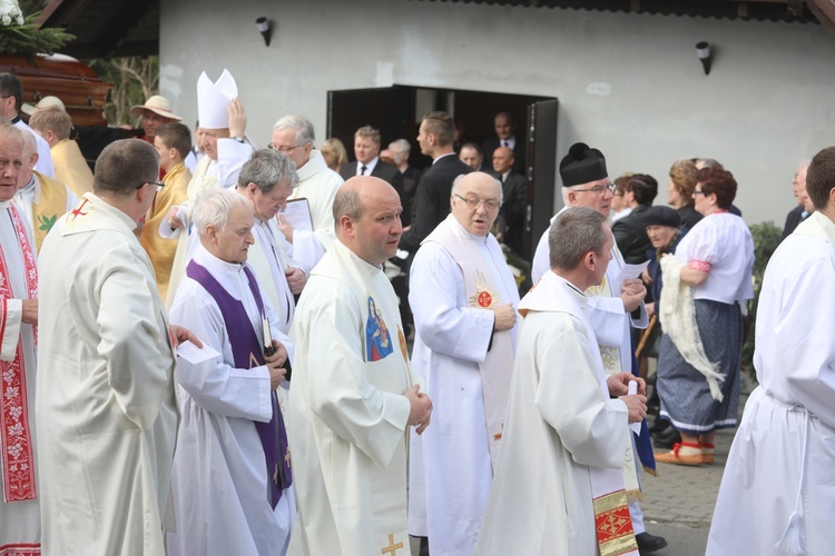 Pogrzeb śp. ks. prał. Jerzego Patalonga w Istebnej