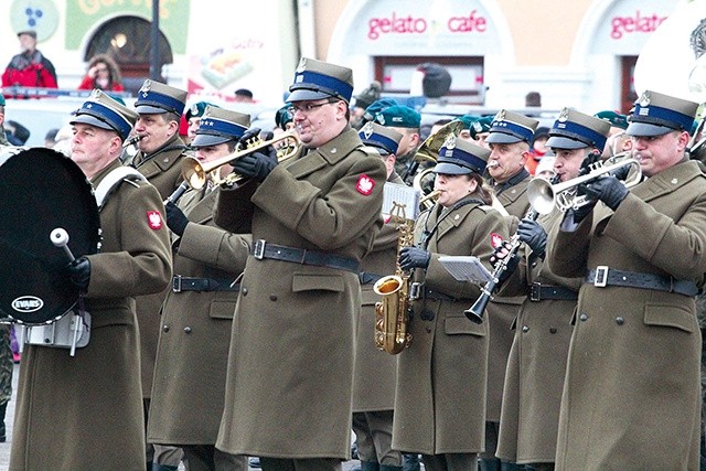 	Artyści w mundurach zapewniają oprawę w trakcie uroczystości państwowych, ale coraz częściej można ich usłyszeć także przy innych okazjach.