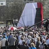 Pomnik Smoleński na razie bez krzyża