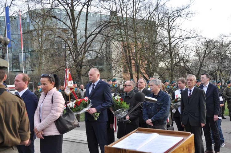 Obchody 8. rocznicy tragedii pod Smoleńskiem w Opolu