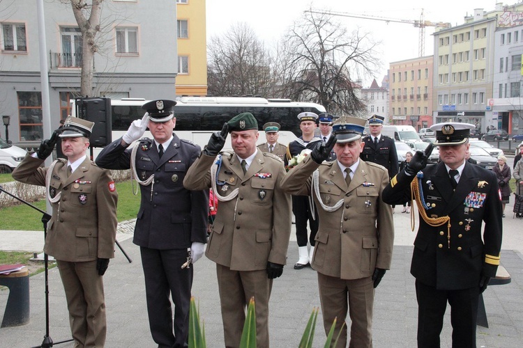 Uroczystości pod pomnikiem Anny Walentynowicz