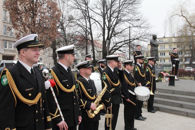 Uroczystości pod pomnikiem Anny Walentynowicz