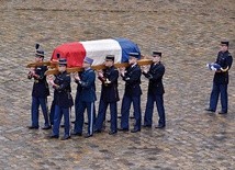 Pogrzeb Arnauda Beltrame’a, który oddał życie za zakładniczkę.  Czy krew męczenników ocali Francję?