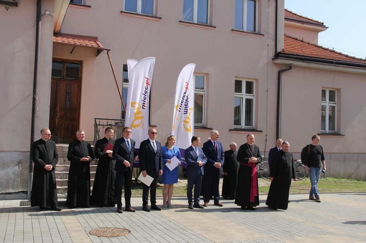 Poświęcenie Domu św. Jana Pawła II w Mielcu