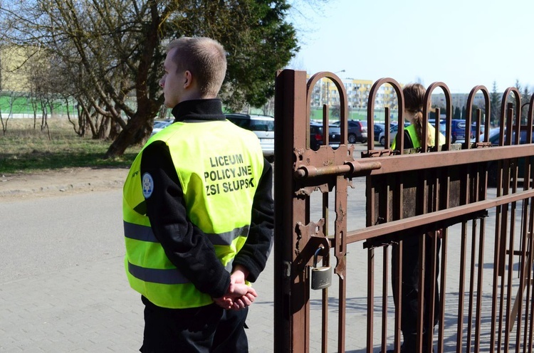 Trening antyterrorystyczny w liceum w Słupsku