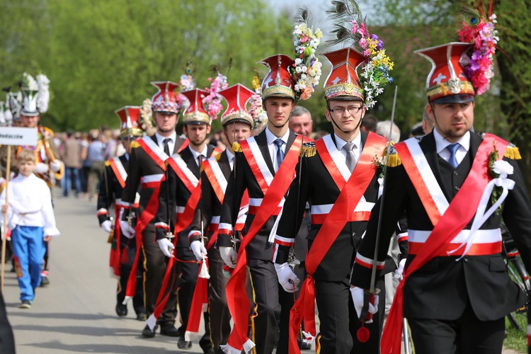 Parada straży grobowych