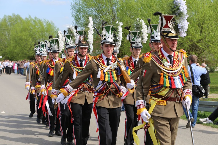 Parada straży grobowych