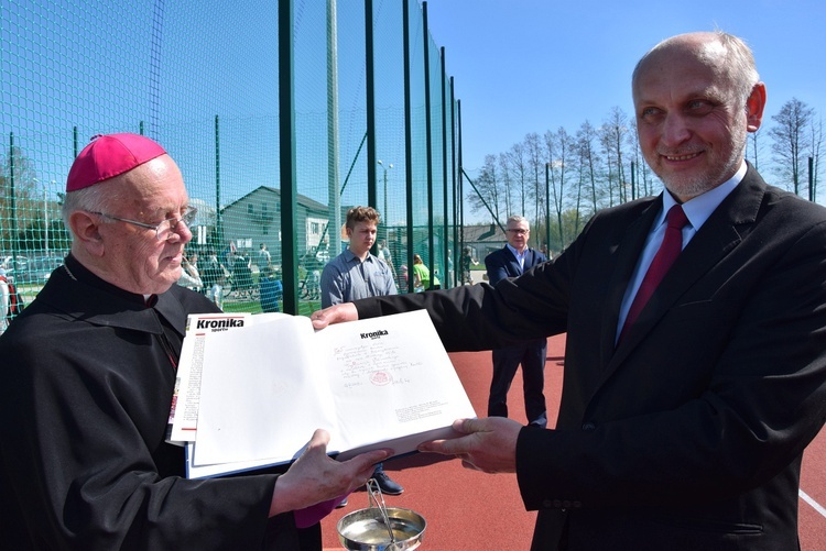 Poświęcenie kompleksu sportowego w Międzyborowie