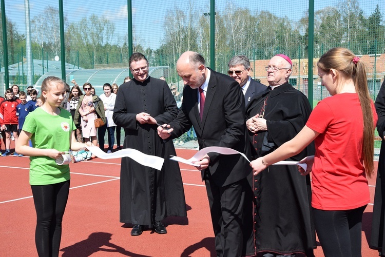 Poświęcenie kompleksu sportowego w Międzyborowie