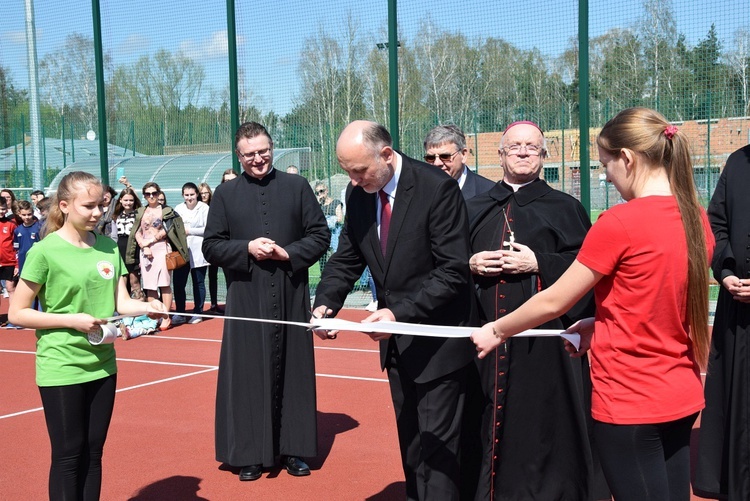 Poświęcenie kompleksu sportowego w Międzyborowie