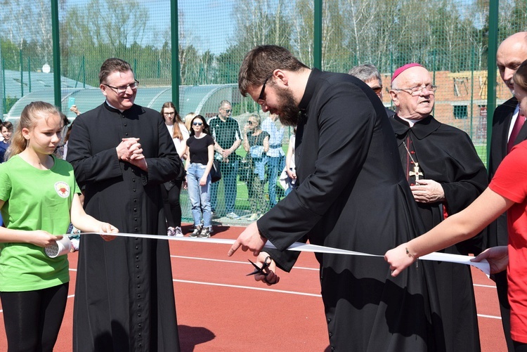 Poświęcenie kompleksu sportowego w Międzyborowie