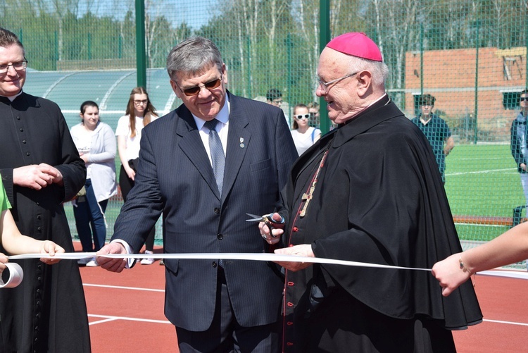 Poświęcenie kompleksu sportowego w Międzyborowie