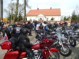 Ok. 300 motocyklistów wzięło udział w inauguracji sezonu w Tłuchowie