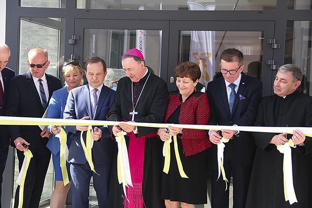 Symboliczne otwarcie placówki przez tych, którzy przyczynili się do jej powstania.