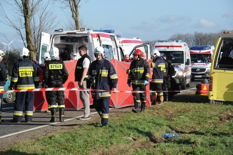 Wypadek autobusu z uczniami. Są ofiary śmiertelne