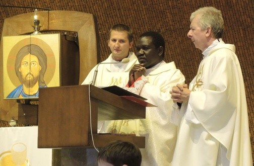 Misjonarze: ks. Piotr Koszyk, ks. Grzegorz Drewniak i bp Renatus Nkwande