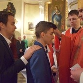 Biskup Osial udzielił w Skierniewicach gimnazjalistom sakramentu bierzmowania