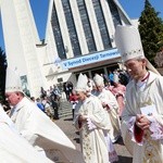 Inauguracja synodu. Nabożeństwo i procesja